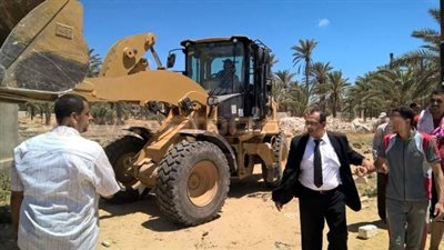 بالصور.. إزالة 45 سورا و3 منازل بحملة تعديات في البحيرة