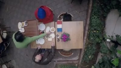 رد فعل صادم للأتراك لحظة إخبارهم «لا يوجد شاي» بأحد المطاعم (فيديو)