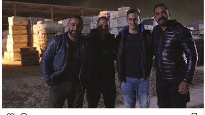 ياسين السقا ينشر صورته مع والده وأمير كرارة.. ومتابعوه: هم دول رقم 1