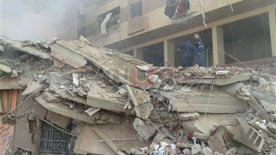 النيابة تنتقل لمعاينة العقار المنهار في إمبابة