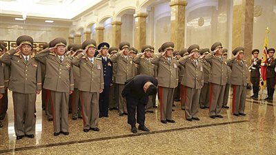 بالصور.. زعيم كوريا الشمالية يحتفل بذكرى وفاة جده