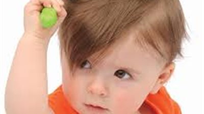 4 طرق لحماية طفلك من الإصابة بقشرة الشعر