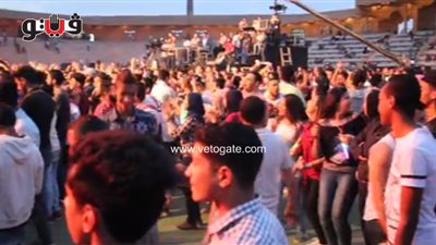 بالفيديو.. وصلة رقص لمجموعة من الفتيات على أنغام «المدفعجية»