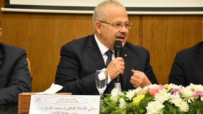 رئيس جامعة القاهرة: الكافتيريات المتنقلة حل مؤقت