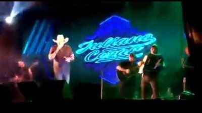 لحظة وفاة مغني على المسرح أمام جمهوره | فيديو