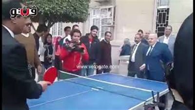مباراة تنس طاولة بين رئيس جامعة القاهرة ونائبه (فيديو)