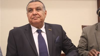 «علواني» يطمئن على بعثة سيدات طائرة الأهلي في تونس