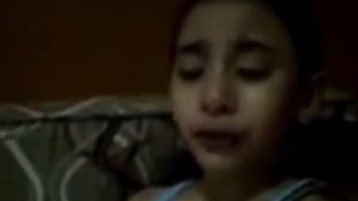 طفلة تبكي وتوجه رسالة لريهام سعيد: خليكي قوية وخايفة أموت (فيديو)