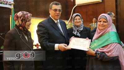 بالفيديو والصور.. محافظ الفيوم يكرم الأمهات المثاليات