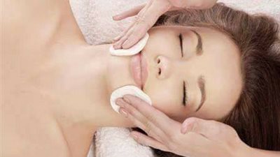 زيت اللوز الحلو الحل الأمثل لترطيب البشرة خلال الشتاء