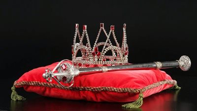 «غرابيب سود».. أسطورة تهدد عرش بريطانيا.. بدأ ترديدها منذ القرن الـ17.. وأمراء المملكة آمنوا بها.. الملك تشارلز الثاني أول من أقرها.. 4 آلاف جنيه استرليني لـ«6 غربان».. ورحيل «