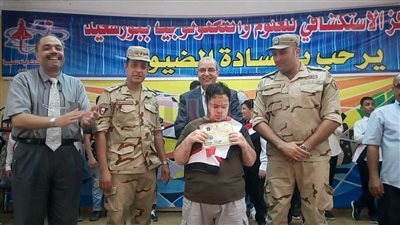 توزيع شهادات إعفاء طلاب مدارس التربية الخاصة من التجنيد ببورسعيد (صور)