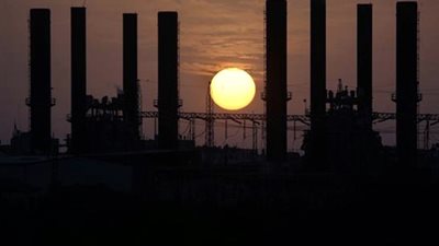 هاآرتس: إسرائيل تجري اتصالات مع مصر لحل أزمة كهرباء غزة