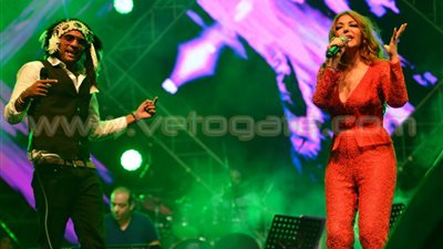 بالصور.. سميرة سعيد تختتم حفل العين السخنة بدويتو مع «شارموفرز»