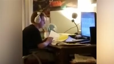 شاب يحرض والده ضد شقيقه لرصد رد فعله (فيديو)