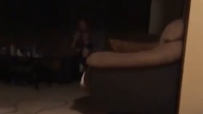 أم تروع أطفالها بلسانها المقطوع (فيديو)