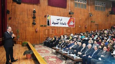 محافظ الشرقية يشارك جلسة حقوق الإنسان بمؤتمر شباب الزقازيق (صور)