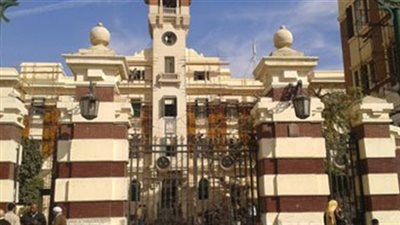 نائب محافظ القاهرة يشدد على تركيب مراوح بفصول المدارس