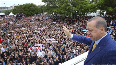 عشية انتخابات مصيرية في تركيا.. أزمات اقتصادية تعصف بـ«أردوغان».. تراجع سعر الليرة.. 600 مليار دولار مجمل الديون.. والسبب دعم التطرف والتضييق على الحريات والاعتقالات وتوتر العلاقات الدولية