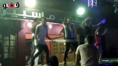 بالفيديو.. التيار الكهربي يعاند «أزعرينا» بشاطئ نخيل الإسكندرية