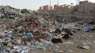 تلال النفايات بشبرا الخيمة تحاصر المواطنين (فيديو)