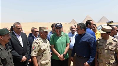 رئيس الوزراء يتفقد أعمال الإنشاءات بالمتحف الكبير