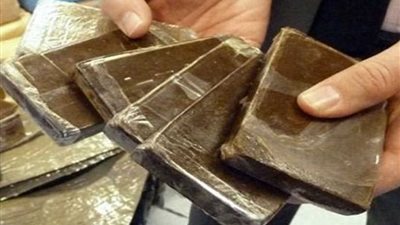 ضبط عاطلين بحوزتهما 43 قطعة حشيش بالغردقة