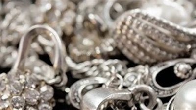 ضبط 800 جرام فضة غير مدموغة في الغردقة