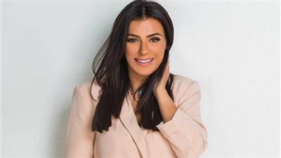 إنجى المقدم تدخل في صراعات مع زوجها بـ«رأس السنة»