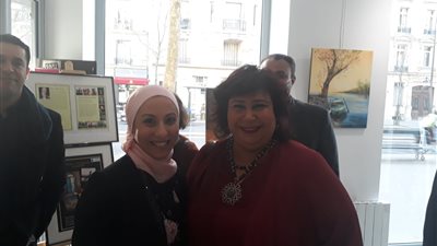 وزيرة الثقافة تفتتح معرض «حياتنا من خلال الألوان» بباريس