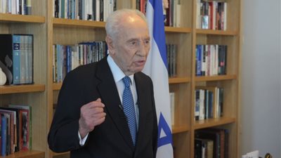 «معاريف» تزعم: السادات أوحى لإسرائيل بدون قصد بصنع قنبلة نووية