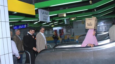 وزير النقل يتابع جداول تشغيل قطارات المترو بالخطين الأول والثاني