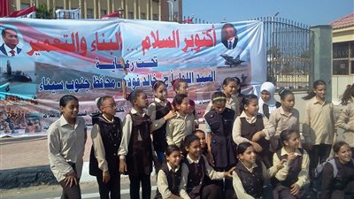 محافظ جنوب سيناء يضع إكليلا من الزهور على النصب التذكاري (فيديو وصور)