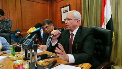 ولي أمر طالب لـ«وزير التعليم العالي»: «مش قادرين ندخل أولادنا الجامعة»