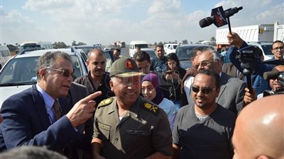 وزير النقل ومدير الهيئة الهندسية يتفقدان طريق «شبرا - بنها الحر»