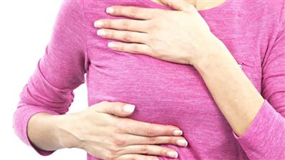 أعراض سرطان الثدي | احمرار الثدي وخروج إفرازات أبرزها