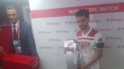 مبارك بوصوفة يحصد جائزة الأفضل بلقاء المغرب وجنوب أفريقيا