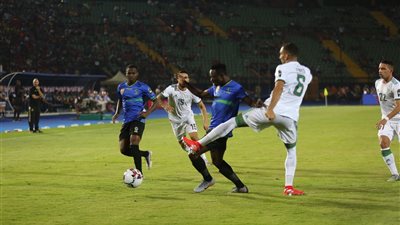 الجزائر تضرب تنزانيا بثلاثية نظيفة في الشوط الأول