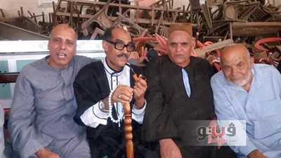 بالصور.. شبيه السادات يزور «هرية رزنة» لجمع تبرعات مسجد عرابي
