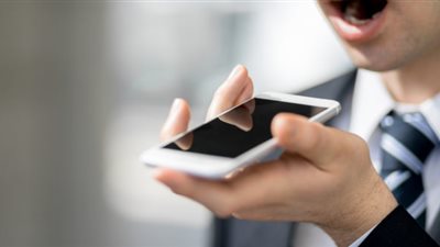 كيف تستخدم صوتك فقط لتشغيل هاتفك