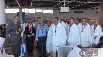 وزير الإسكان يغادر مطار القاهرة لأداء فريضة الحج ومتابعة شئون الحجاج