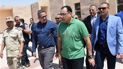 تفاصيل أول جولة لـ«مصطفى مدبولي».. رئيس الوزراء يكلف بتطوير طريق الفيوم.. يزور هضبة الأهرام ويلتقي بالسائحين.. إنجاز ٧٨٪؜ من أعمال المتحف الكبير وافتتاح أول مرحلة في ديسمبر.. وإنشاء سلسلة فن