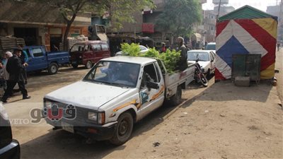 بالصور.. إزالة نباتات الزينة من سوق الكونيسة بعد مغادرة محافظ الجيزة