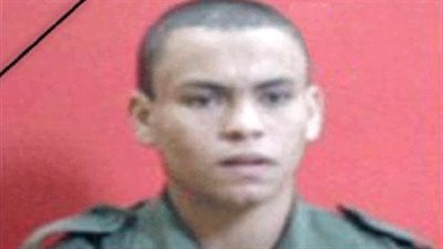 «الذكرى الثانية لمذبحة رفح الأولى».. والد الشهيد محمد رضا: اللهم أرنا في مرسي وجماعته عجائب قدرتك.. «المعزول» كان على علم بالحادث.. أطالب بالقصاص من القتلة.. ووالدته: سنة حكم مرسي 