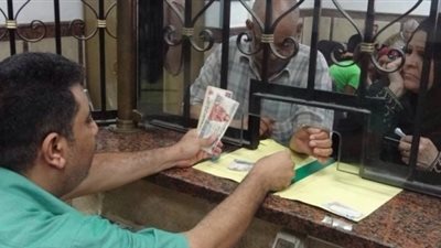 تفاصيل أول 24 ساعة لانطلاق زيادة المعاشات.. التضامن تشكل غرفة عمليات لمتابعة عملية الصرف.. نصف مليون حالة حتى الثانية ظهرا.. وسيدة بعد الصرف: «نواية تسند الزير»