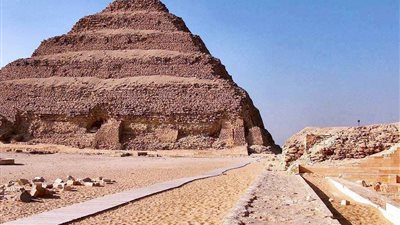 وزير الآثار يشكل لجنة ثلاثية لمتابعة أعمال ترميم هرم سقارة