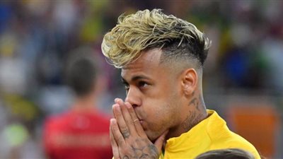 أسباب دفعت مشاهير كرة القدم للعبها.. رغبة «نيمار» في مساعدة أسرته الفقيرة..اقتداء «رونالدو» بأبيه اللاعب في فريق «أندورينيا»..«ميسي» اعتاد اللعب مع أخويه الكبار