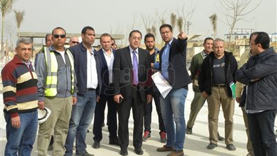 وزير الإسكان يطالب بسرعة الانتهاء من حديقة الشيخ زايد
