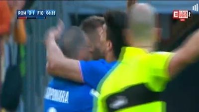 فيورنتينا يتقدم أمام روما بثنائية بالشوط الأول (فيديو)