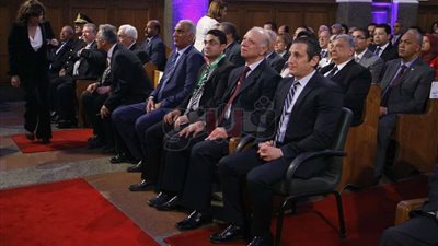 عمرو موسى والفقي ونبيلة مكرم في الكنيسة الإنجيلية للتهنئة بعيد القيامة